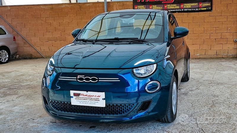 Blu Usata 2021 Fiat 500e Passion Tre volumi | 14.990 € (Buon prezzo) - Immagine 1/4
