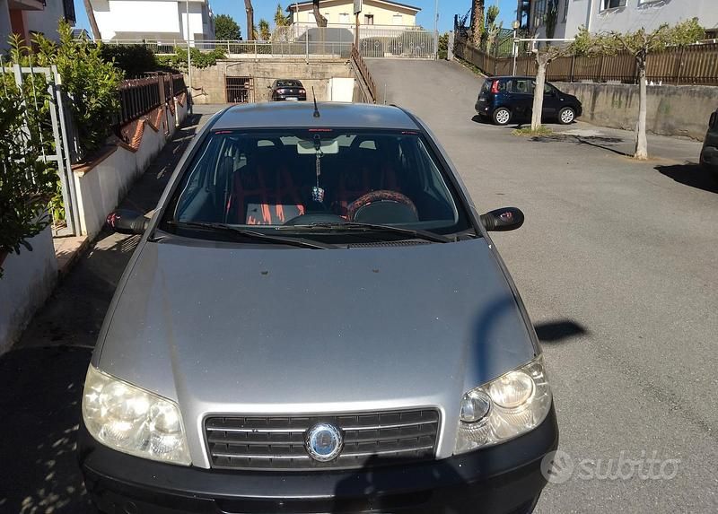 Usata Fiat Punto 80 CV (58 kW) 2004 Grigio Utilitaria