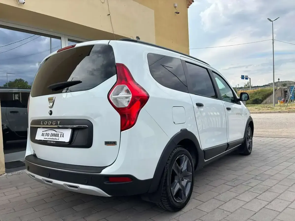 Usata Dacia Lodgy Stepway 109 CV (80 kW) 2018 Bianco Monovolume