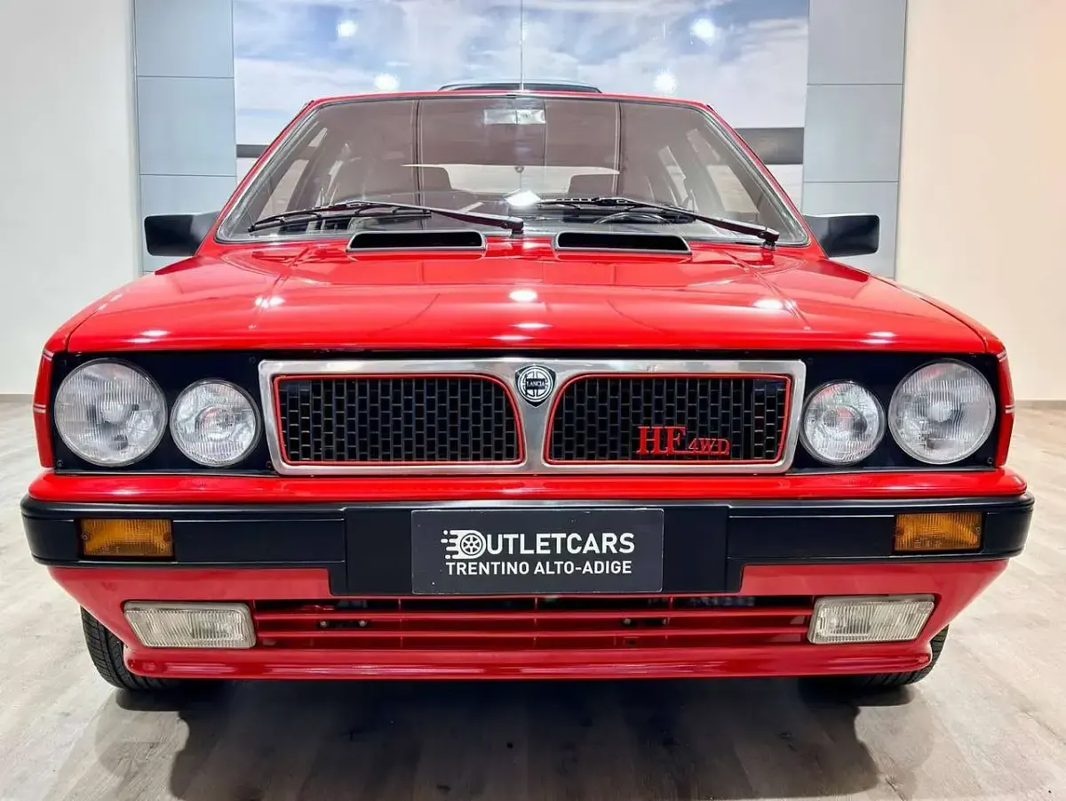 Usata Lancia Delta 166 CV (122 kW) 1987 Rosso Utilitaria
