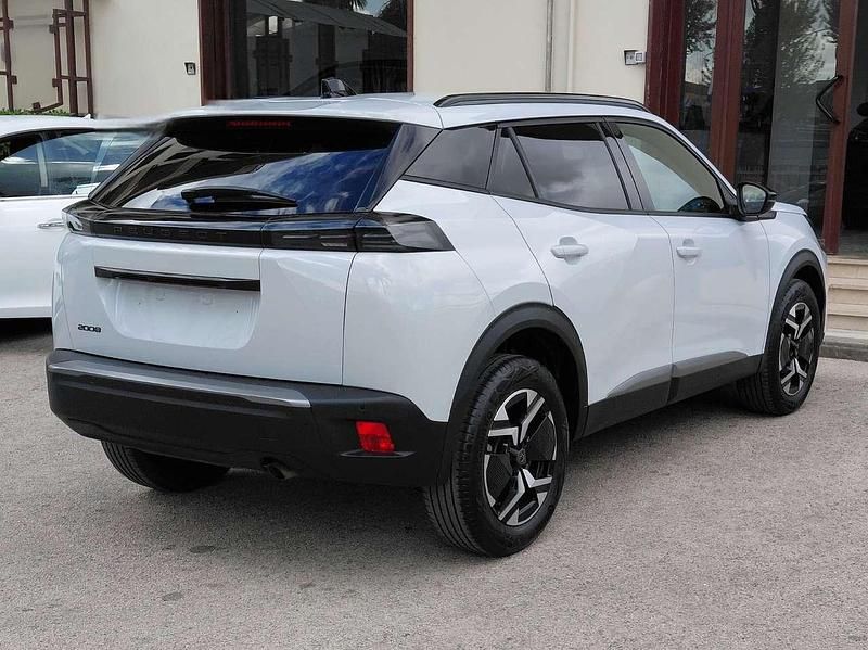Usata Peugeot 2008 Allure 101 CV (74 kW) 2024 Bianco SUV