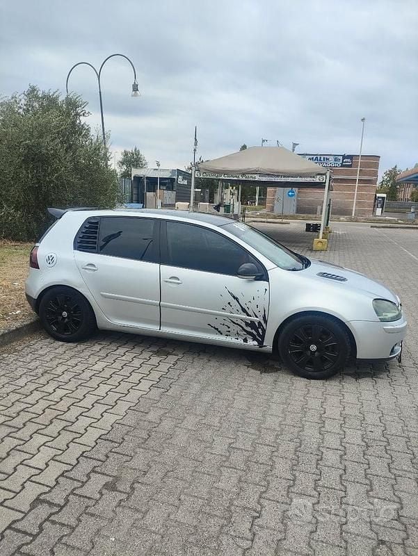 Usata VW Golf V 115 CV (84 kW) 2004 Grigio Utilitaria