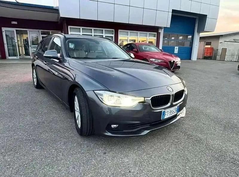 Usata BMW 318 Advantage 150 CV (110 kW) 2019 Black sapphire (metallizzato) Station wagon