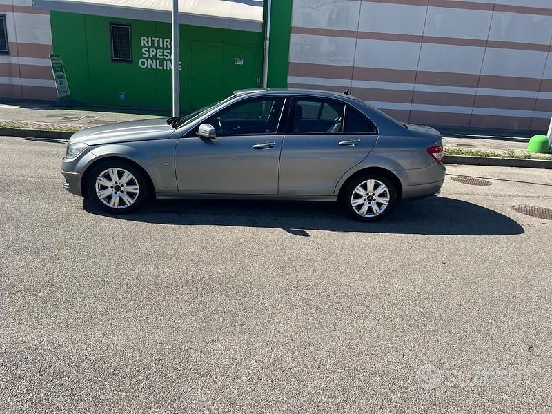 Usata Mercedes C220 170 CV (125 kW) 2011 Grigio Berlina