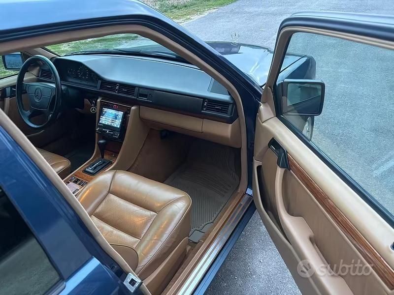Usata Mercedes E300 188 CV (138 kW) 1992 Blu Station wagon