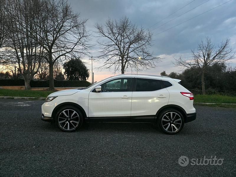 Usata Nissan Qashqai Tekna 110 CV (80 kW) 2016 Bianco SUV