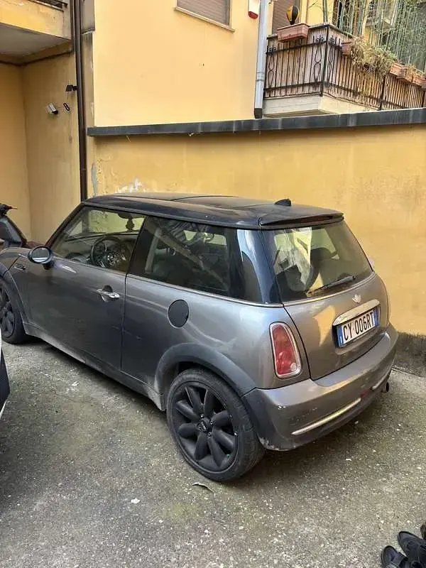 Usata Mini Cooper 116 CV (85 kW) 2005 Grigio Utilitaria