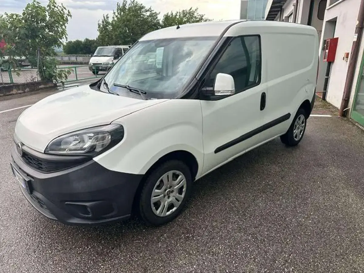 Usata Fiat Doblò 105 CV (77 kW) 2019 Bianco Monovolume