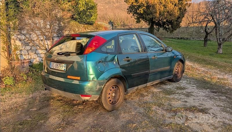 Usata Ford Focus 100 CV (73 kW) 1999 Verde Berlina