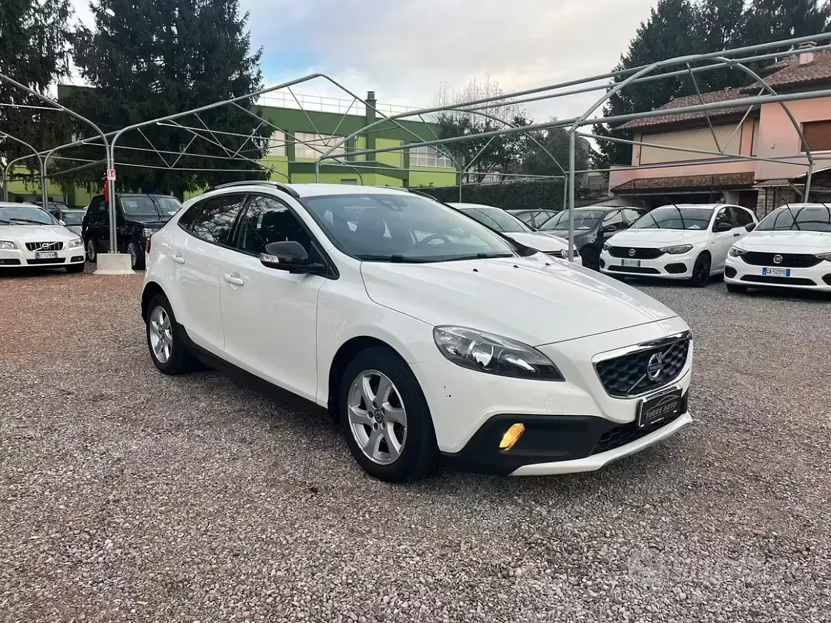Usata Volvo V40 CC Business Edition 115 CV (84 kW) 2015 Bianco Station wagon