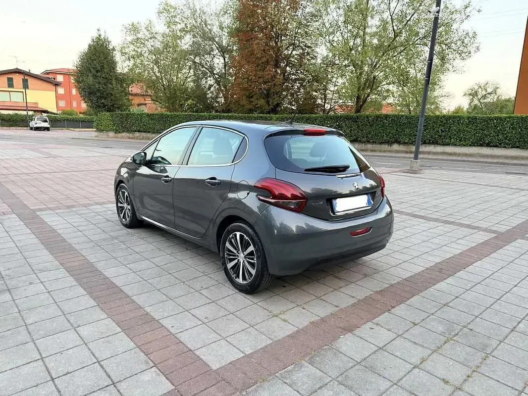 Usata Peugeot 208 GT-line 99 CV (72 kW) 2017 Utilitaria