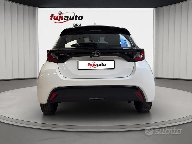 Usata Toyota Yaris Active 116 CV (85 kW) 2025 Super white Utilitaria