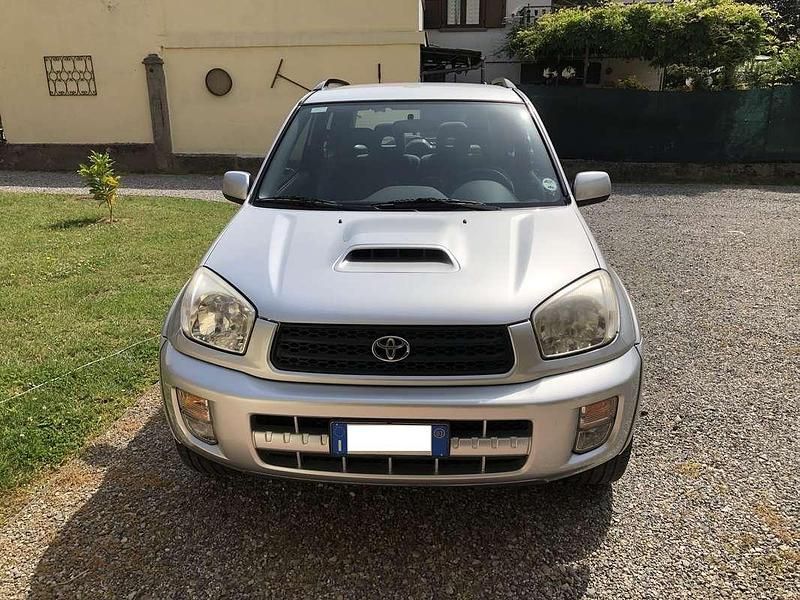 Usata Toyota RAV4 116 CV (85 kW) 2003 Argento SUV