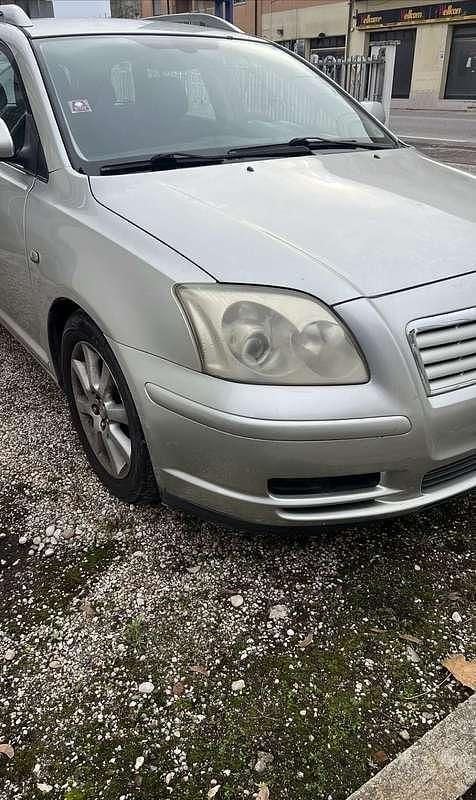 Usata Toyota Avensis Verso 116 CV (85 kW) 2005 Monovolume