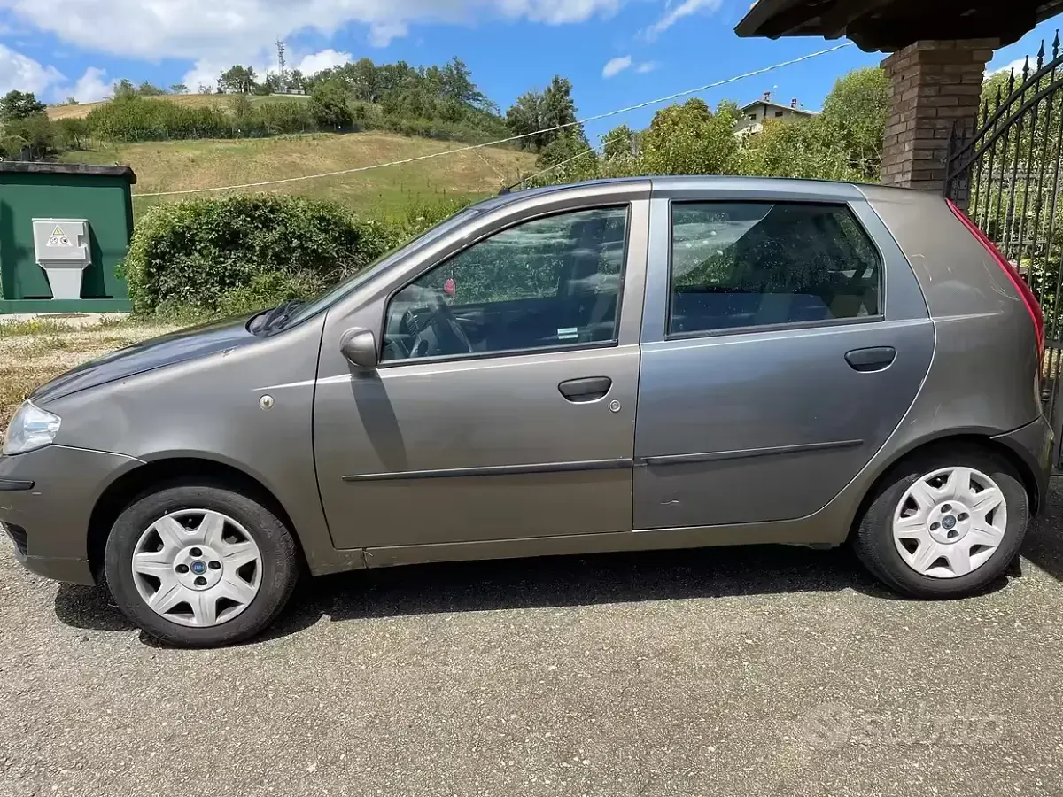 Usata Fiat Punto 60 CV (44 kW) 2006 Marrone Utilitaria