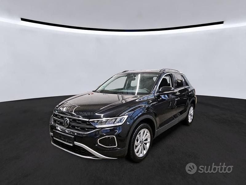 Usata VW T-Roc Life 110 CV (80 kW) 2023 Nero SUV