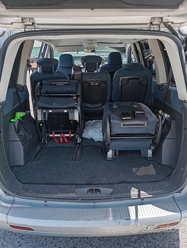 Usata Lancia Phedra 128 CV (94 kW) 2006 Grigio Monovolume