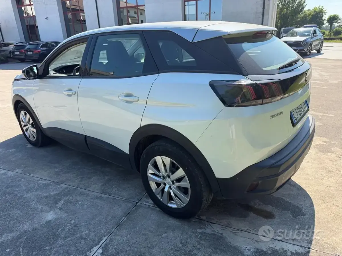 Usata Peugeot 3008 Active 131 CV (96 kW) 2022 Bianco SUV