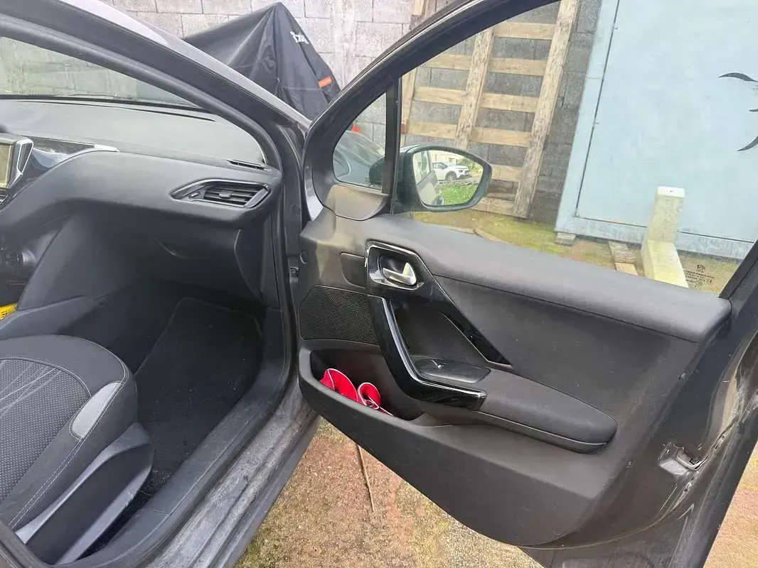 Usata Peugeot 208 Access 95 CV (69 kW) 2014 Grigio Utilitaria