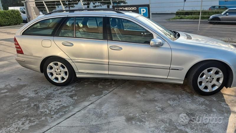 Gebraucht Mercedes C220 150 PS (110 kW) 2005 Grau Kombi