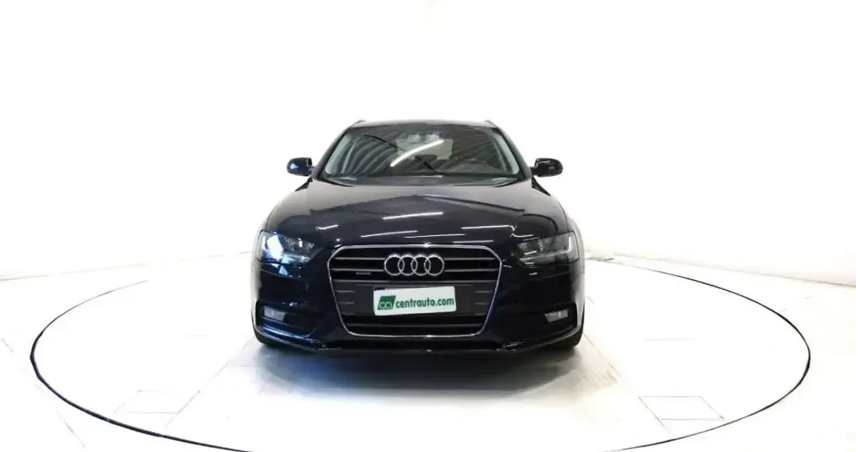 Usata Audi A4 177 CV (130 kW) 2013 Blu scuro Station wagon