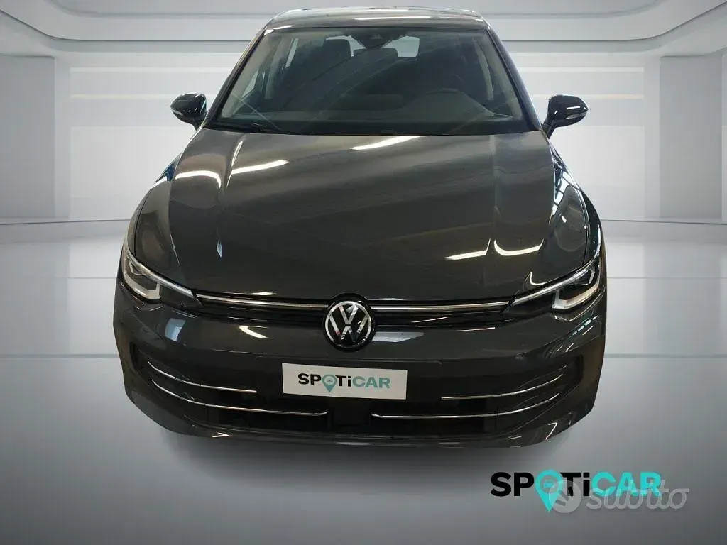 Usata VW Golf VIII Life 116 CV (85 kW) 2025 Dolphin grey Berlina