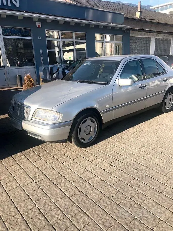Usata Mercedes C200 Elegance 136 CV (100 kW) 1996 Grigio Berlina