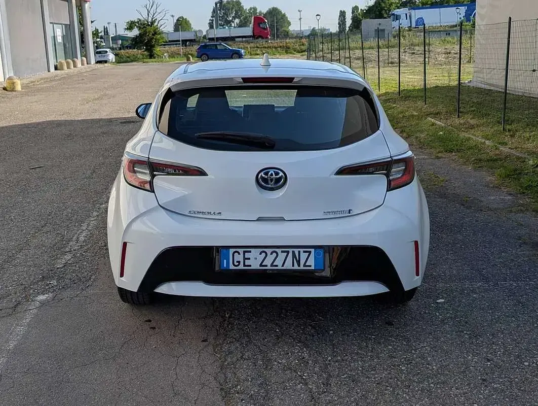 Usata Toyota Corolla Active 98 CV (72 kW) 2021 Bianco Berlina