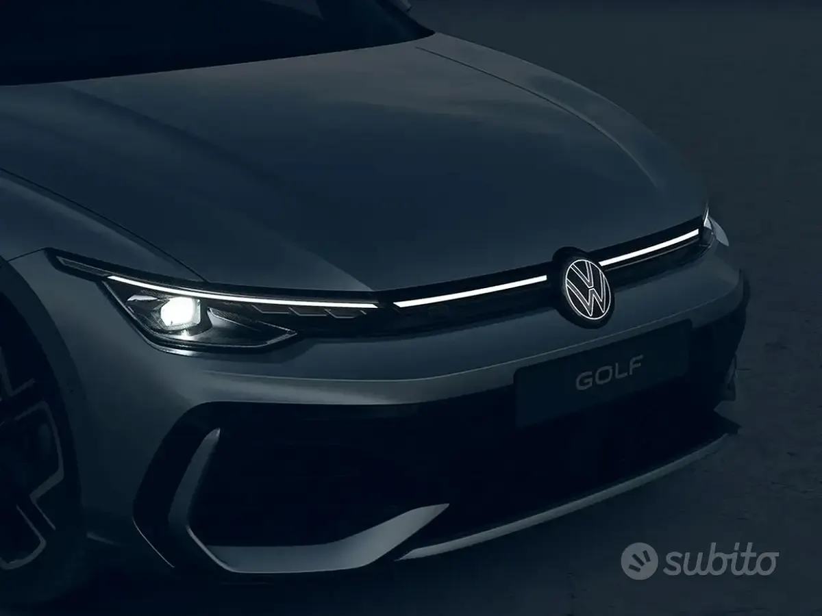 Nuova VW Golf VIII R-line Plus 150 CV (110 kW) 2026 Grigio Berlina