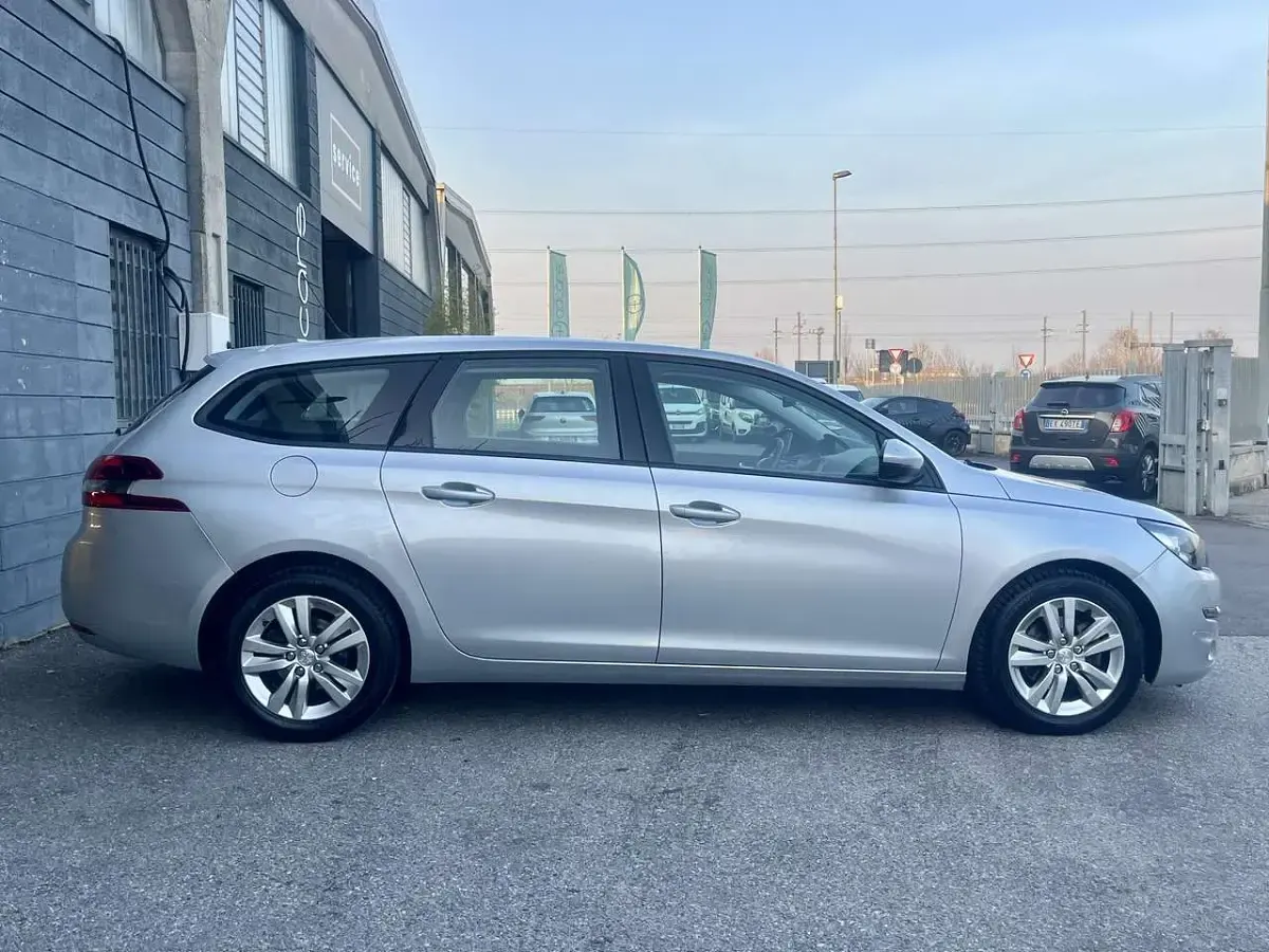 Usata Peugeot 308 SW Allure 120 CV (88 kW) 2016 Other Station wagon