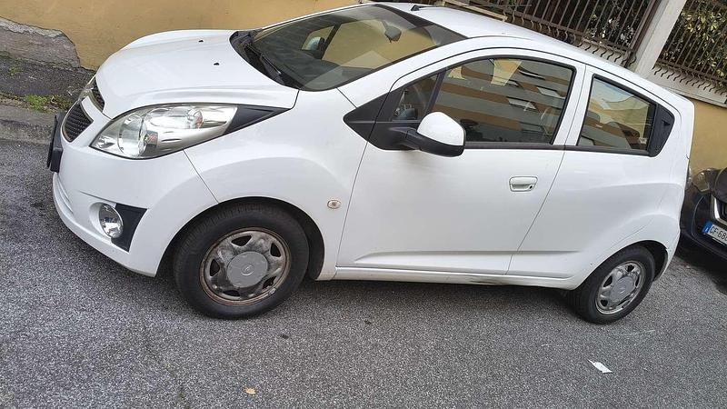 Begagnad Chevrolet Spark 68 HK (50 kW) 2011 Vit Halvkombi