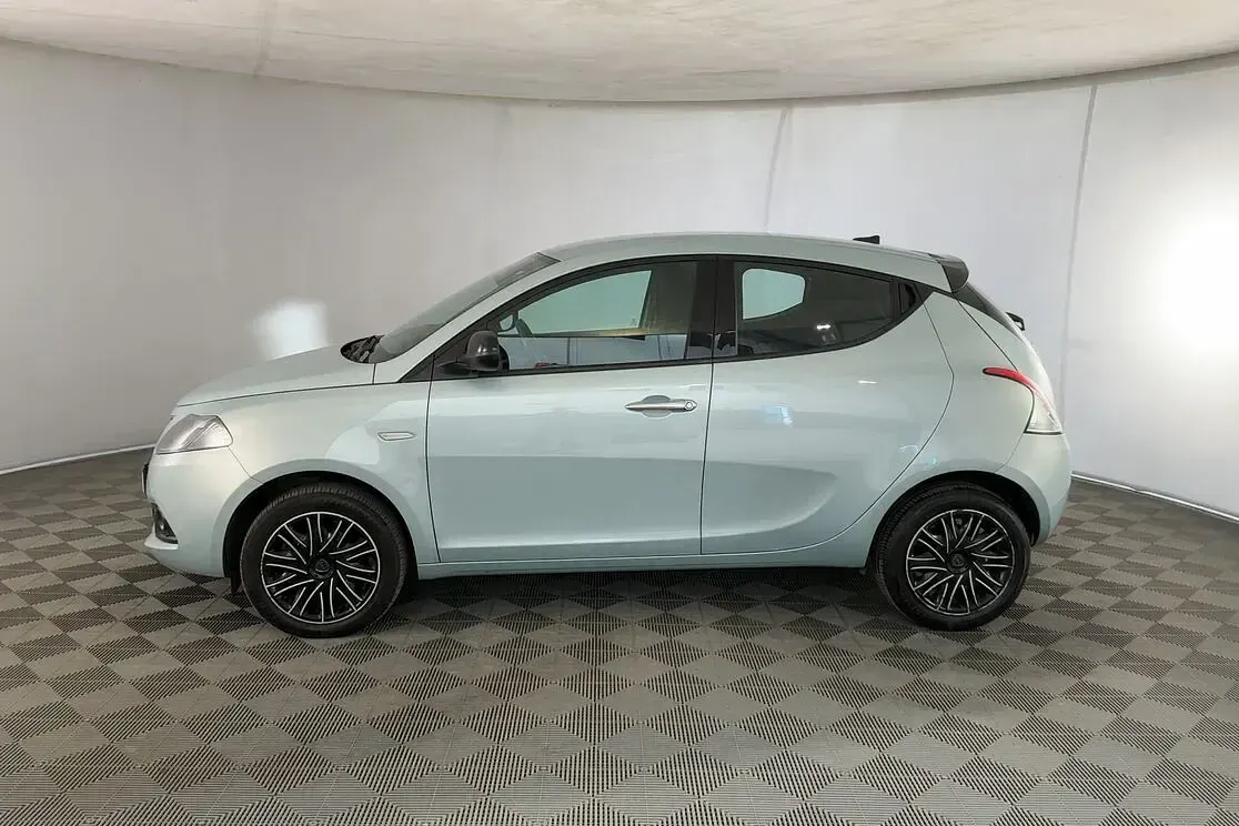Usata Lancia Ypsilon Gold 70 CV (51 kW) 2023 Blu Utilitaria