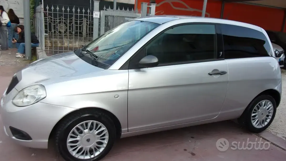 Usata Lancia Ypsilon 90 CV (66 kW) 2009 Grigio Utilitaria