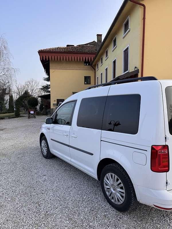 Usata VW Caddy 102 CV (75 kW) 2018 Bianco Monovolume