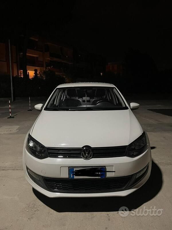 Bianco Usata 2011 VW Polo Due volumi | 4000 € (Ottimo prezzo) - Immagine 1/4