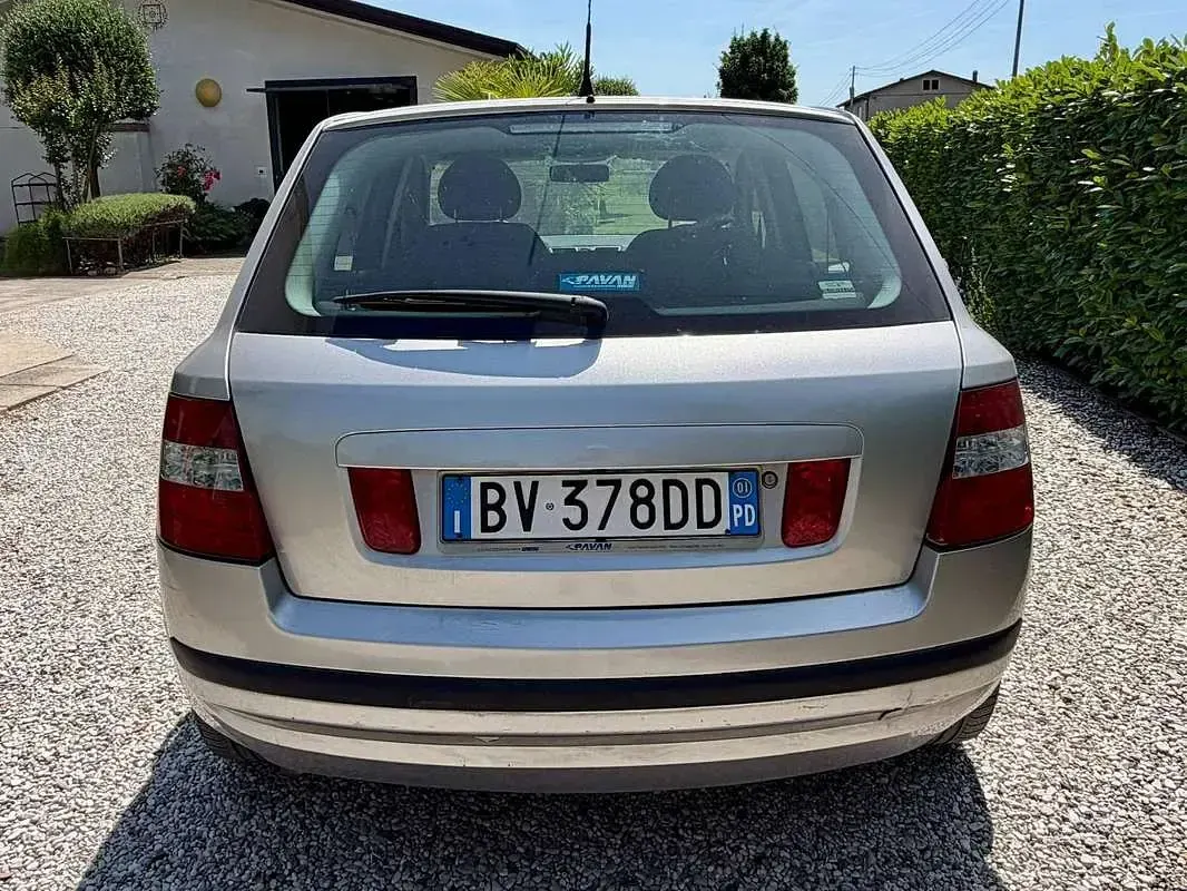 Usata Fiat Stilo Active 103 CV (75 kW) 2001 Argento Utilitaria