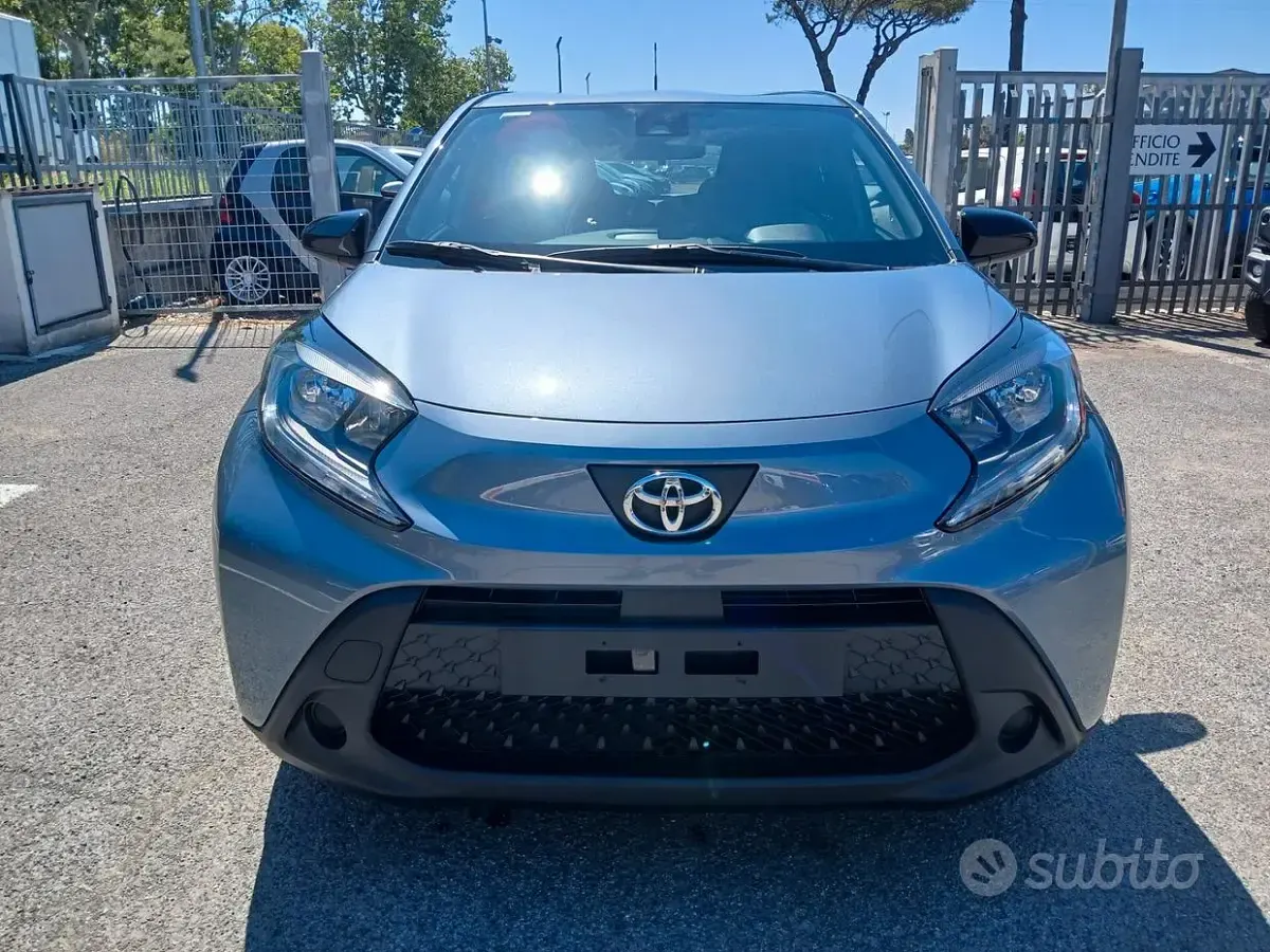 Nuova Toyota Aygo X Active 72 CV (52 kW) 2025 Grigio SUV