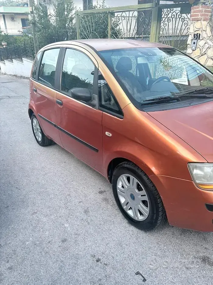 Usata Fiat Idea 95 CV (69 kW) 2005 Arancione Monovolume