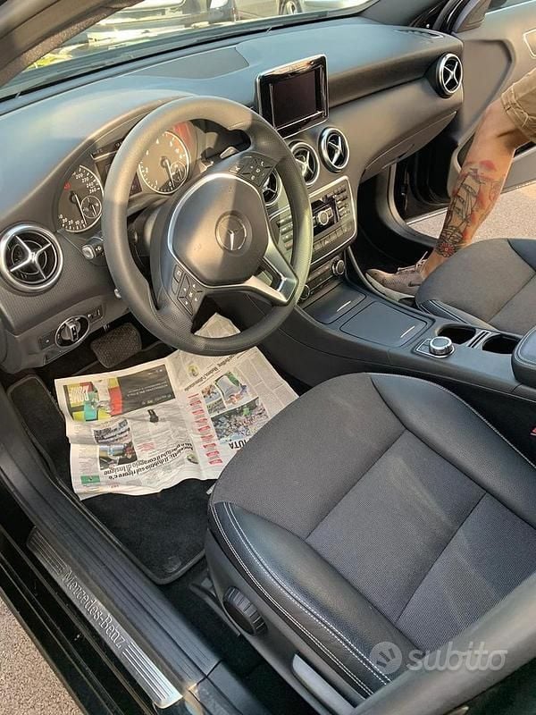 Usata Mercedes A180 109 CV (80 kW) 2014 Nero Utilitaria