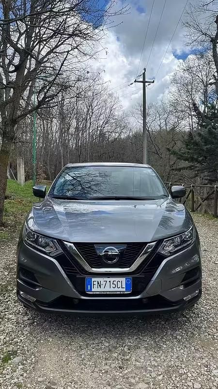 Usata Nissan Qashqai Acenta 110 CV (80 kW) 2018 Grigio SUV