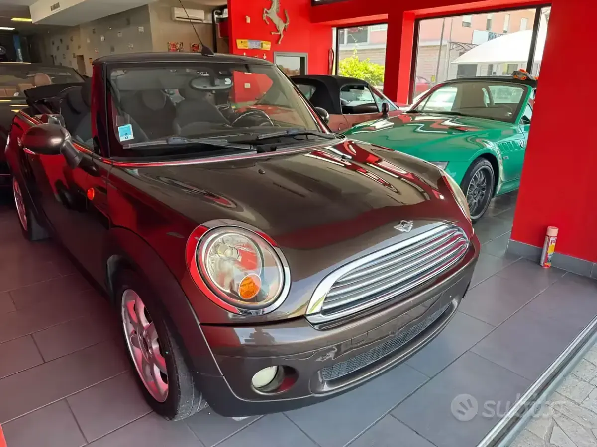Usata Mini Cooper Cabriolet 116 CV (85 kW) 2010 Marrone Cabrio