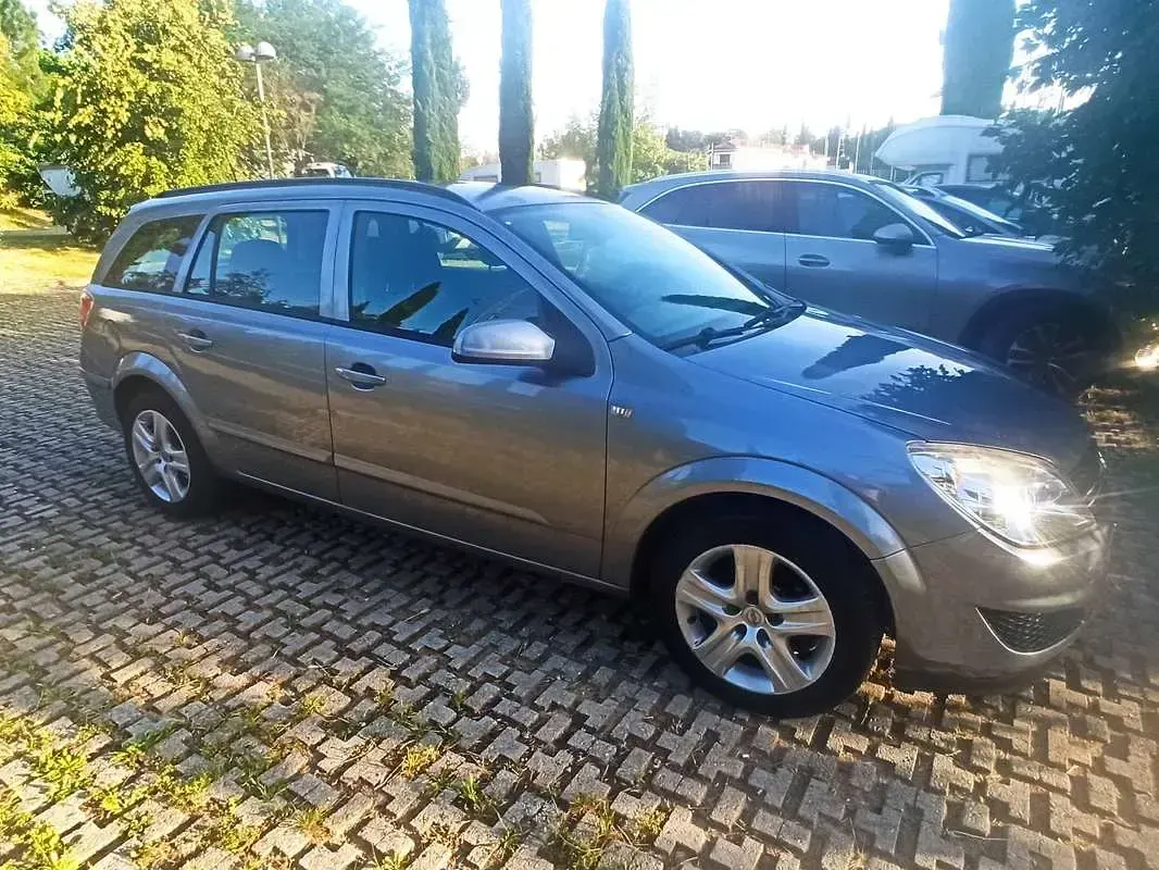 Usata Opel Astra Enjoy 116 CV (85 kW) 2009 Grigio Station wagon