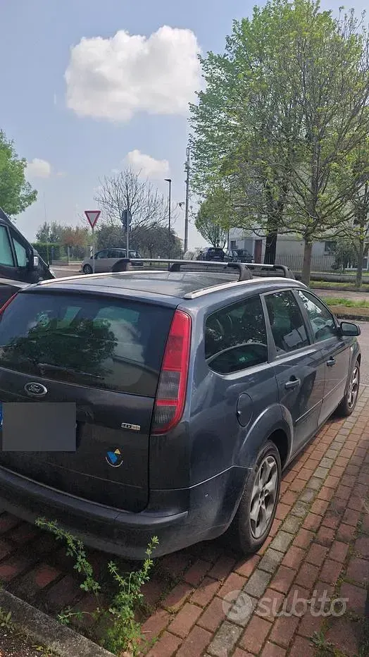 Usata Ford Focus 90 CV (66 kW) 2007 Nero Station wagon