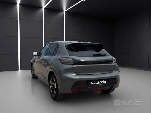 Usata Peugeot 208 Allure 101 CV (74 kW) 2025 Grigio Utilitaria