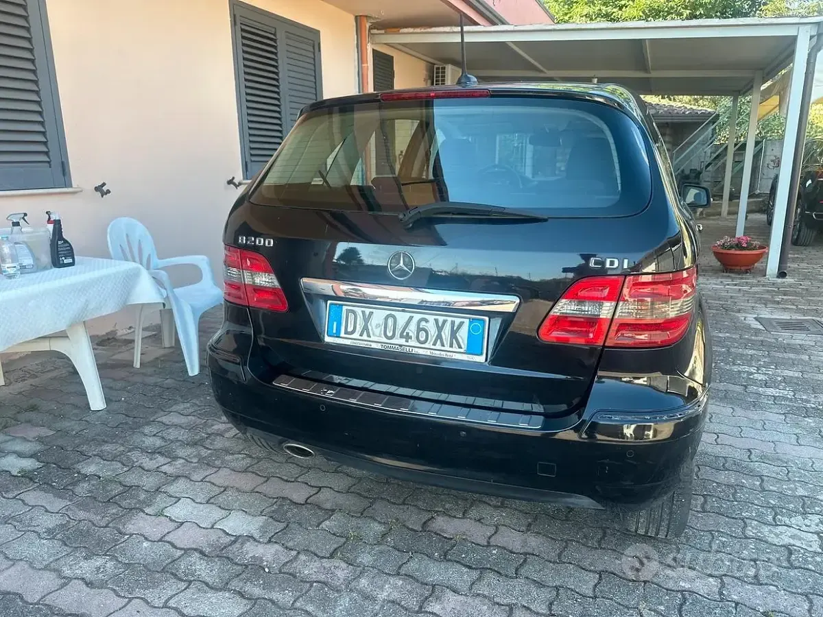 Usata Mercedes B200 140 CV (102 kW) 2009 Nero Monovolume