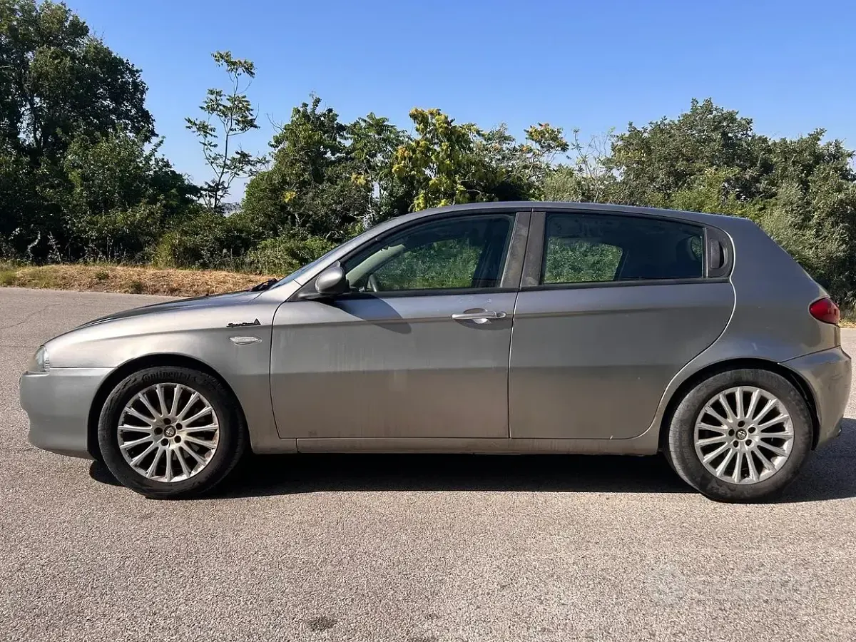 Usata Alfa Romeo 147 120 CV (88 kW) 2007 Giallo Utilitaria