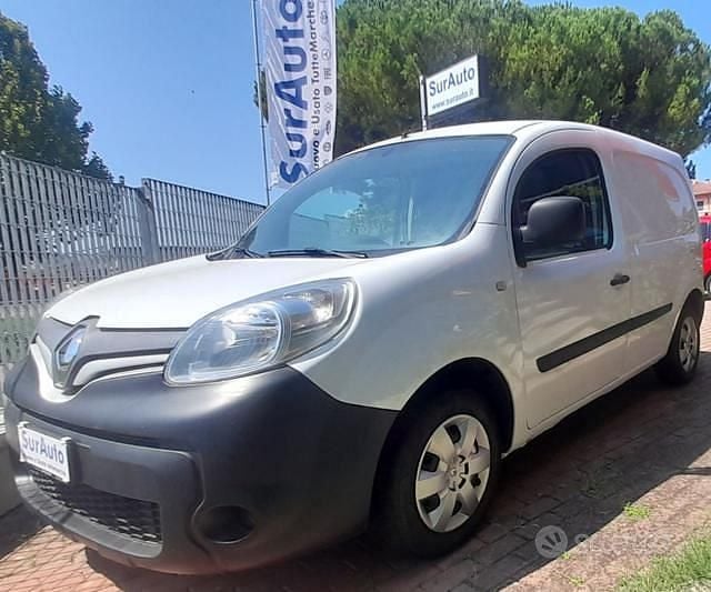 Bianco(met.) Usata 2018 Renault Kangoo Monovolume | 7000 € (Buon prezzo) - Immagine 1/4