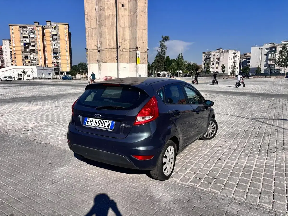 Usata Ford Fiesta Titanium 92 CV (67 kW) 2011 Grigio Berlina