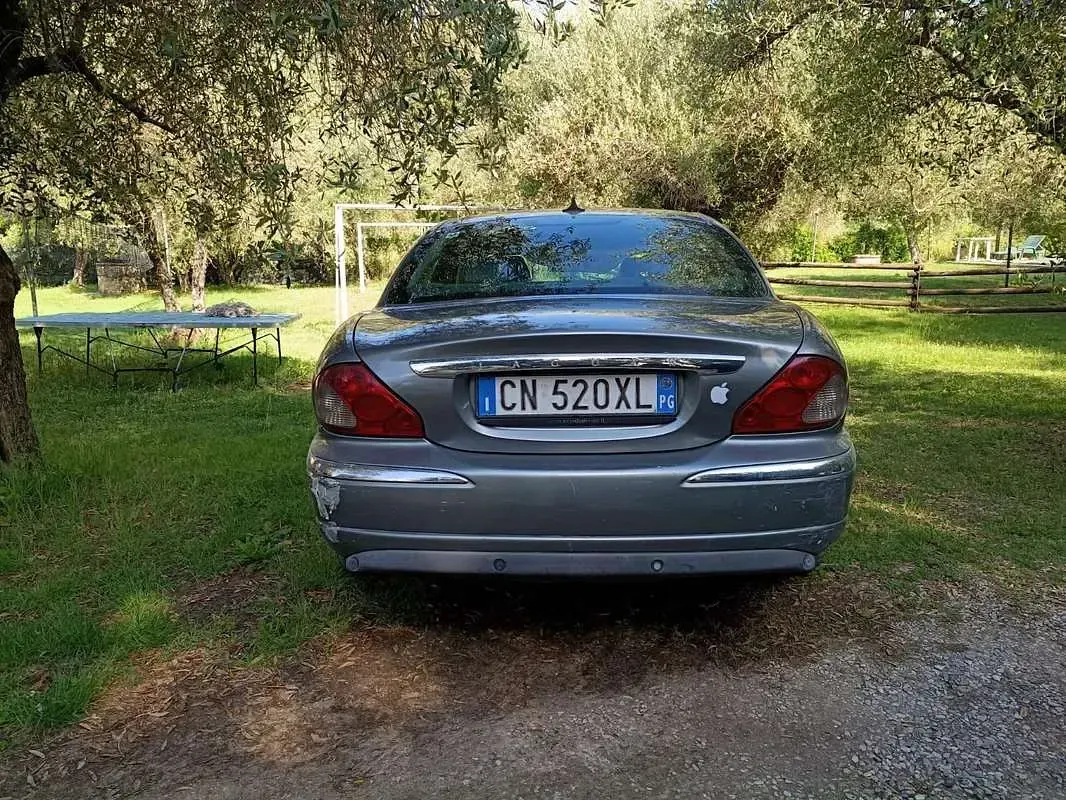 Usata Jaguar X-type Classic 131 CV (96 kW) 2004 Grigio Berlina