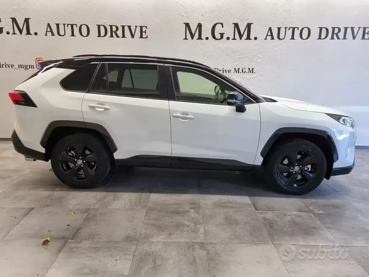 Usata Toyota RAV4 Hybrid Style 178 CV (130 kW) 2021 Bianco SUV